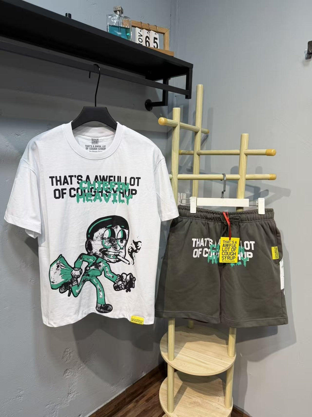 THAT'S A AWFUL LOT OF COUGH SYRUP Graphic Short-Sleeve Set